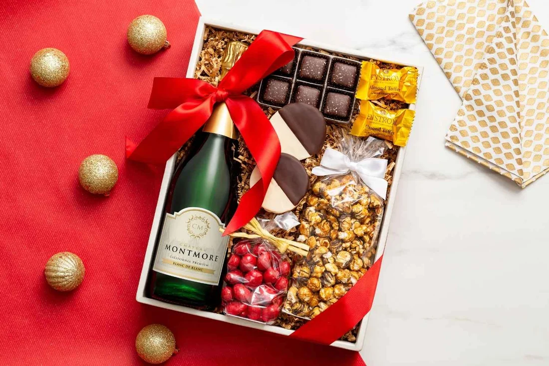 What Makes a Christmas Hamper a Thoughtful Holiday Gift?